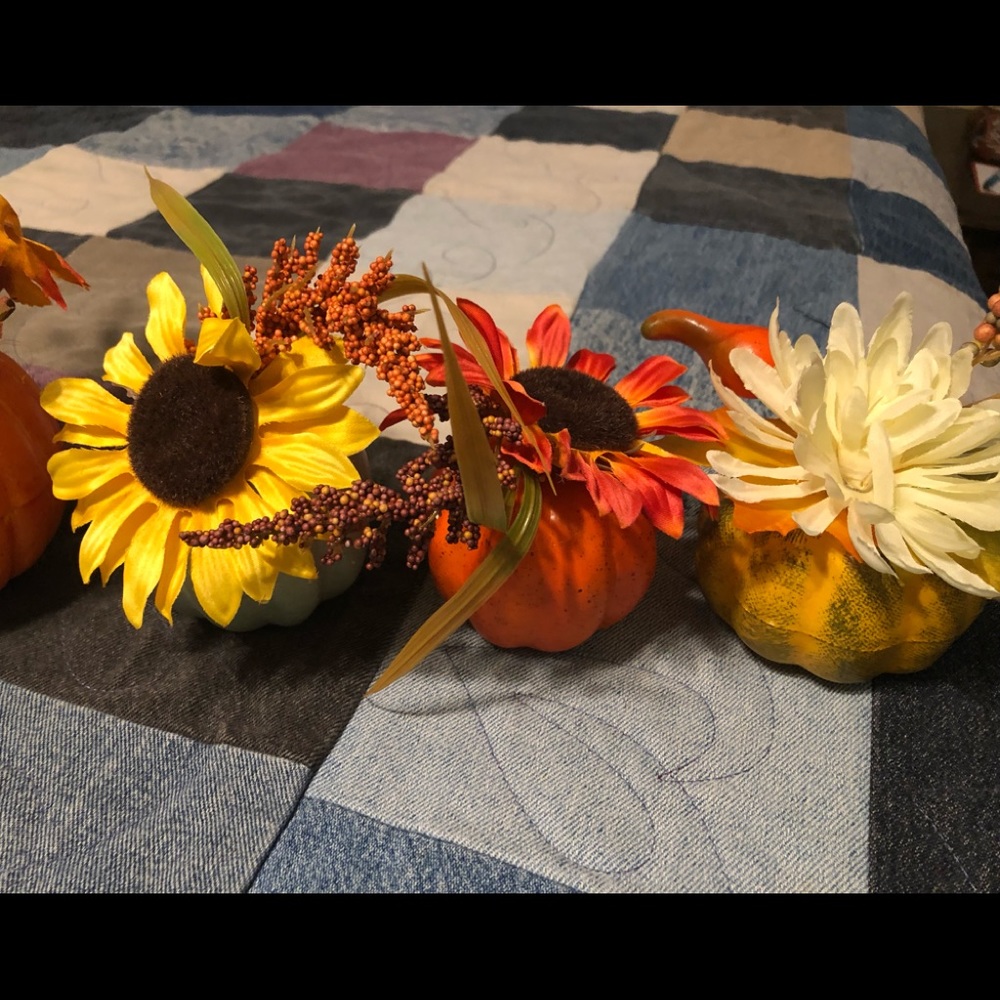 Styrofoam pumpkins with flowers. 6 available all different colors. Tallest 7”x4”